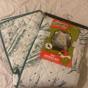 The Grinch Twin Reversible Quilt - Green and White